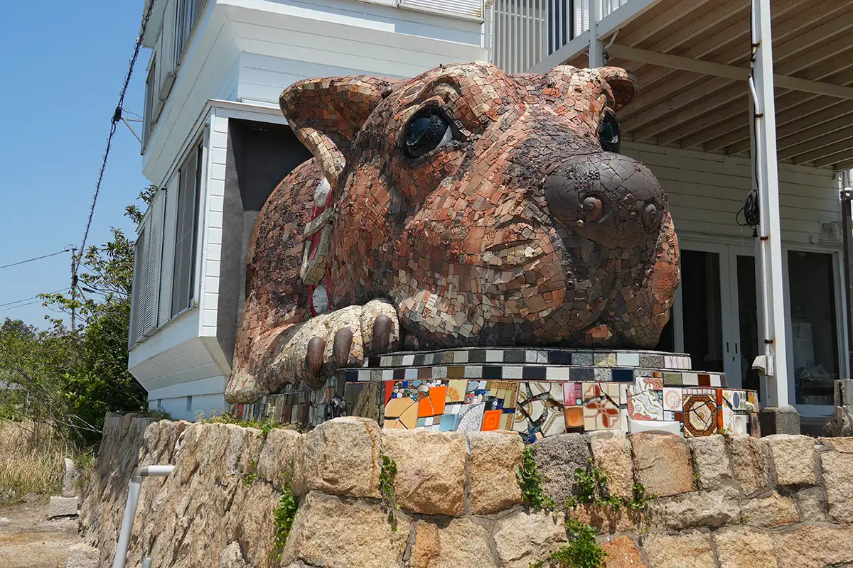 犬のモニュメント